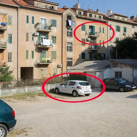 Apis Apartament *