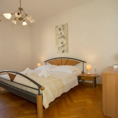 Apartament Apis